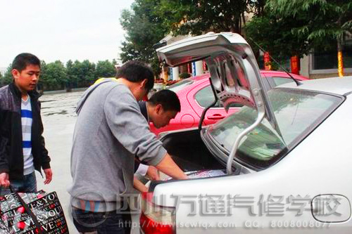 ��ͨ����ѧУѧ�Ӿ�ҵ