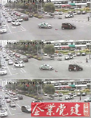 爸爸跳车救女儿