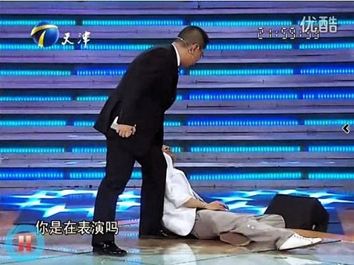 非你莫属:海归男学历被疑当场晕倒