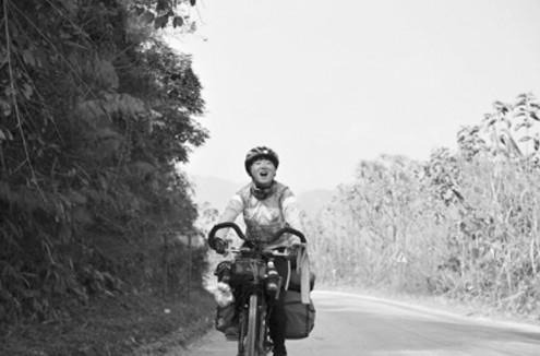 自行车菜鸟休学一年骑车去伦敦 坚持就会胜利