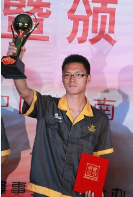 不靠爹娘靠自己 四川万通学子技能大赛勇夺金