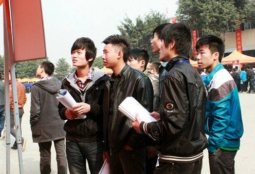 У԰��Ƹ�� ��ͨѧ�ӻ�����ѡ������λ