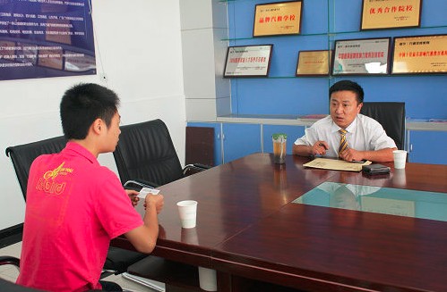 ��ͨѧ�������� ��ҵ�׷׵�У��Ƹ