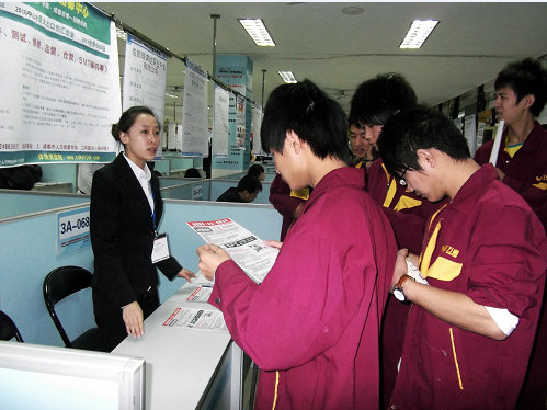 ��ͨѧ��&ldquo;��Ϯ&rdquo;�з���ս��Ƹ����