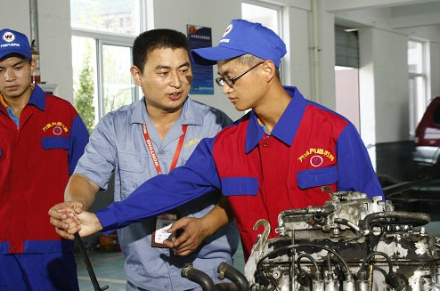 学热门汽修技术 不上大学同样有出路