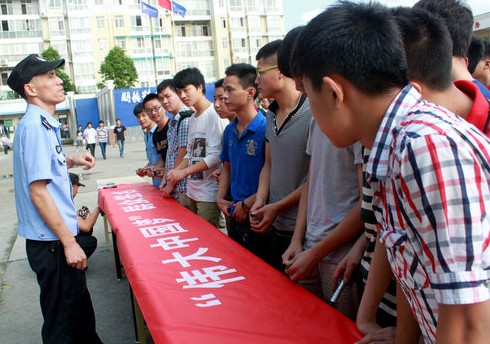 梦想宣讲进万通 警民同心共筑“伟大中国梦”