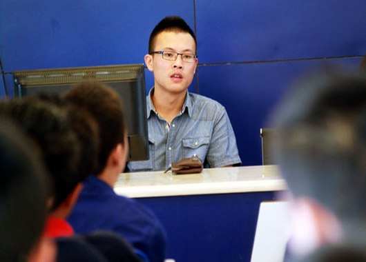 万通学子与企业面对面 最难就业季不愁就业