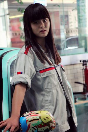 万通汽修的女孩子