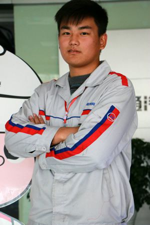 成都万通的汽修少年