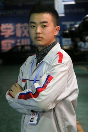 “男护士”万通实现技术梦