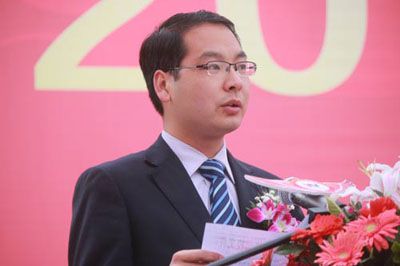 校长助理宣布获奖名单