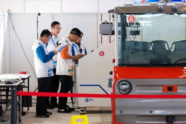 万通汽车教育精英裁判团闪耀第三届职业技能大赛! 万通汽车教育精英裁判团闪耀第三届职业技能大赛!